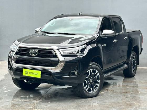 TOYOTA HILUX 2.8 D-4D TURBO DIESEL CD SRX 4X4 AUTOMÁTICO
